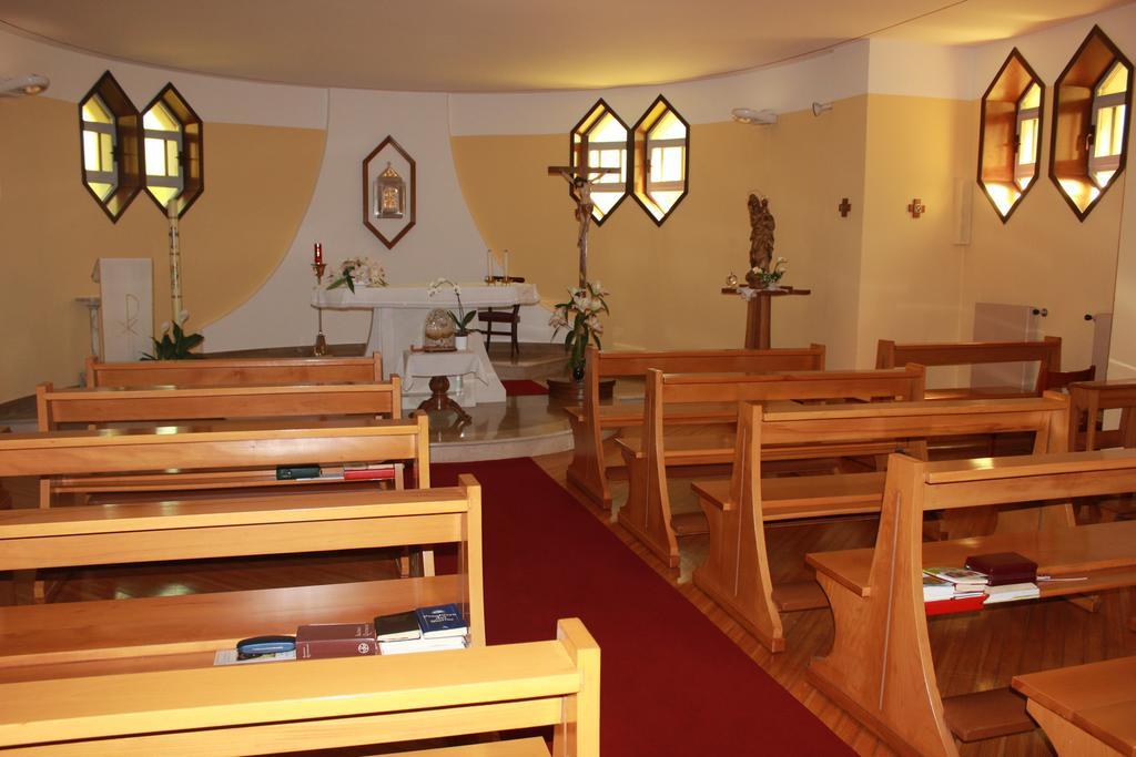 Centro Di Spiritualita Maria Candida Armeno Bagian luar foto